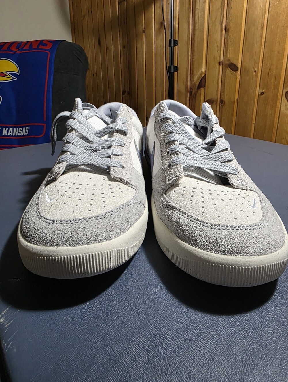 Nike SB Force 58 Size 8.5m Gray & White Suede